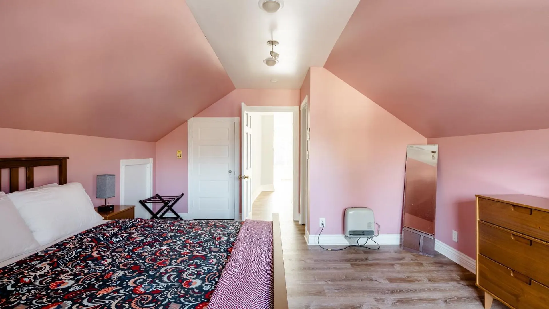 Nyaraló Stay Portland - Vibrant Iconic Portland Home In Heart Of Division